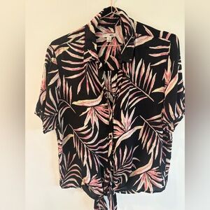 Amuse Society Palm Print Tie-Front Button Down – M